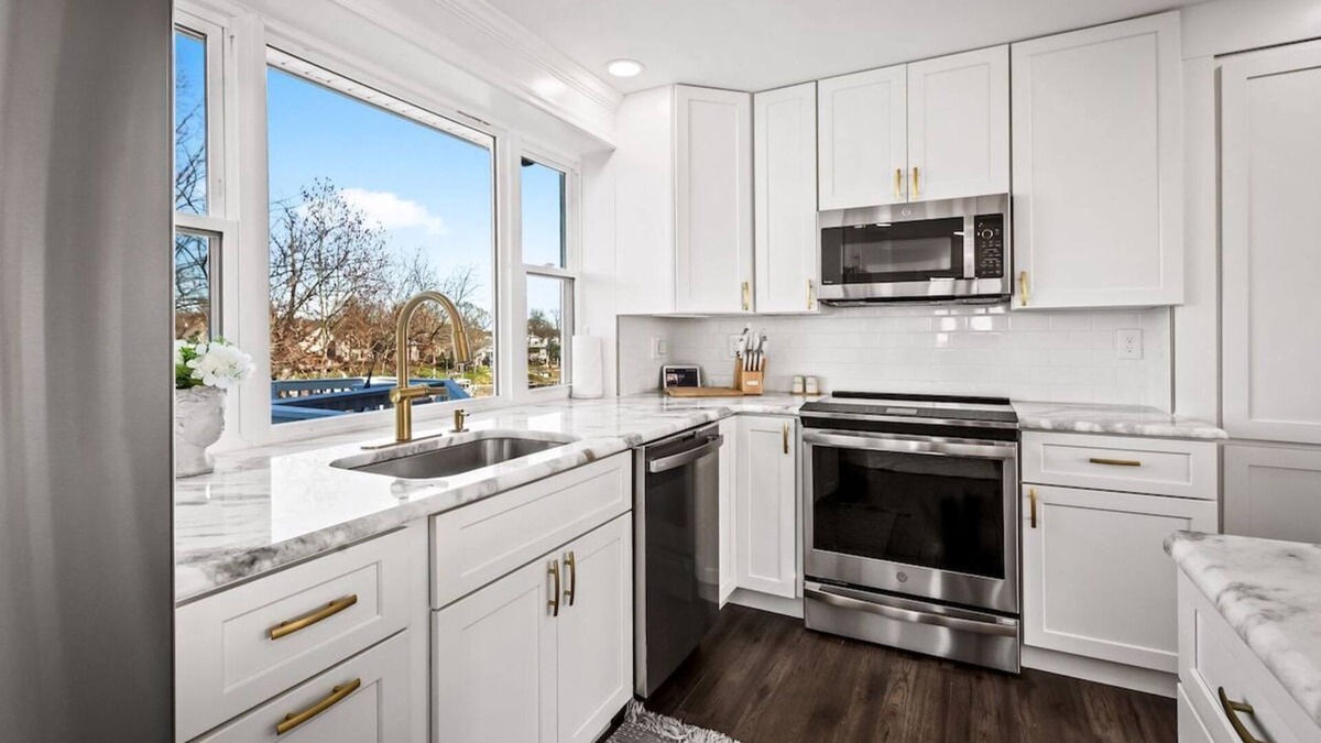 Glen Burnie House | Waterfront 5 Bedroom Near BWI/Annapolis/Baltimore