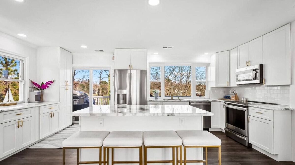 Glen Burnie House | Waterfront 5 Bedroom Near BWI/Annapolis/Baltimore