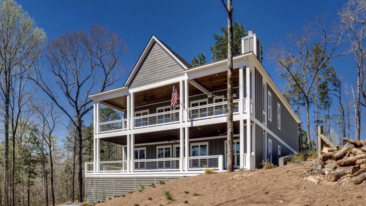Little Kowaliga House | Waterfront 5-Bedroom Cabin on Lake Martin