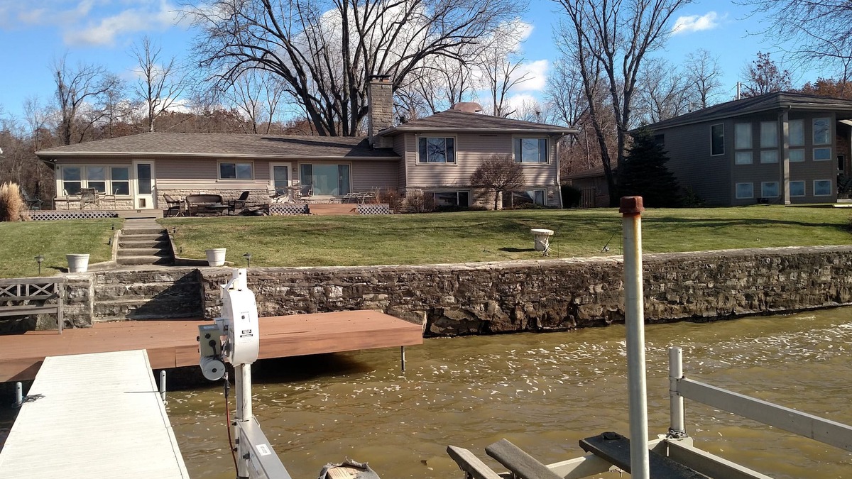 Lakeview House | Waterfront 5 Bedroom Lakehouse with Private Dock on Indian Lake