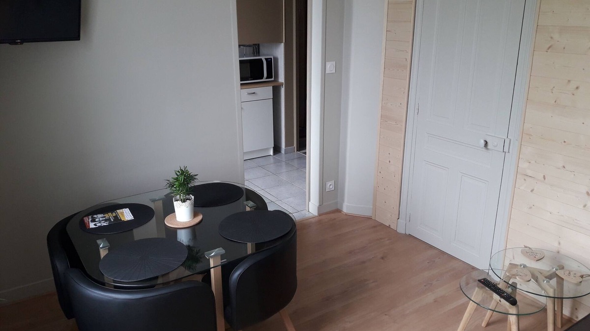 Langrune-sur-Mer Apartment | Waterfront apartment with your feet in the water!