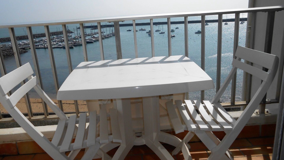 Jard-sur-Mer Apartment | WATERFRONT APARTMENT