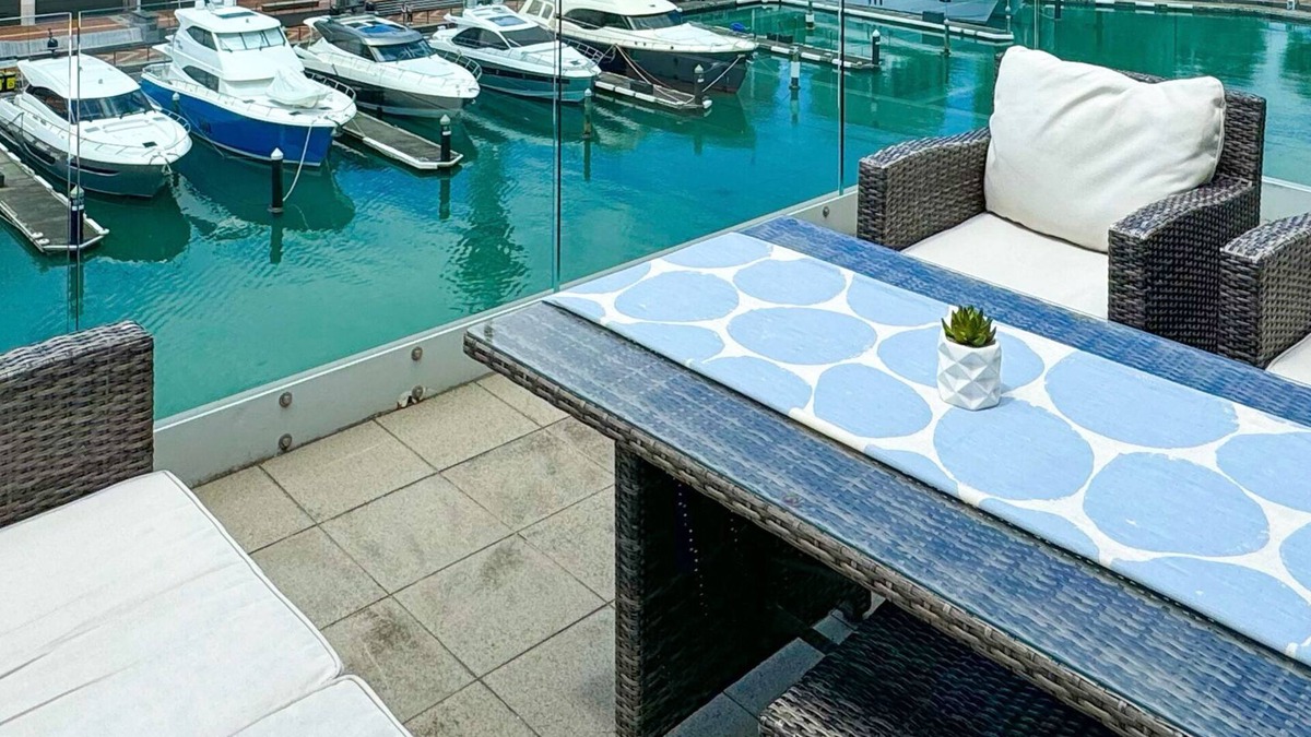 Auckland Central Business District Apartment | Waterfront Apartment with Sky tower & Harbour View