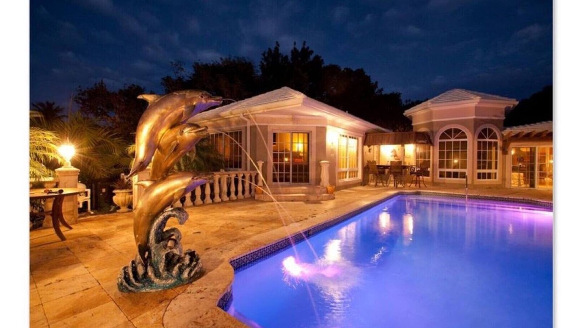 Rock Harbor House | Waterfront Bay Side- LUXURY Home-Guest House w-Beach-Dock-Pool in Key Largo FL