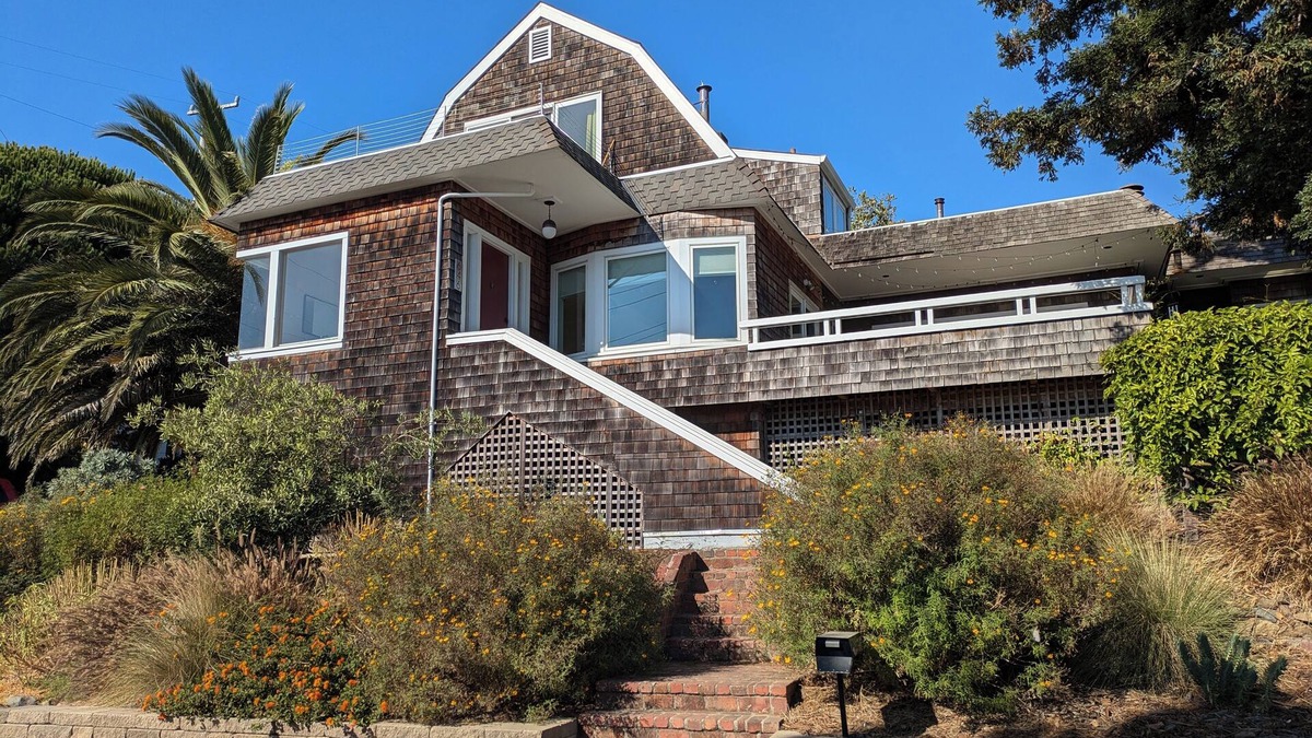 Point Richmond House | Waterfront Bay VIEWS, VIEWS, VIEWS! Spacious retreat, SF, Napa, UCB!