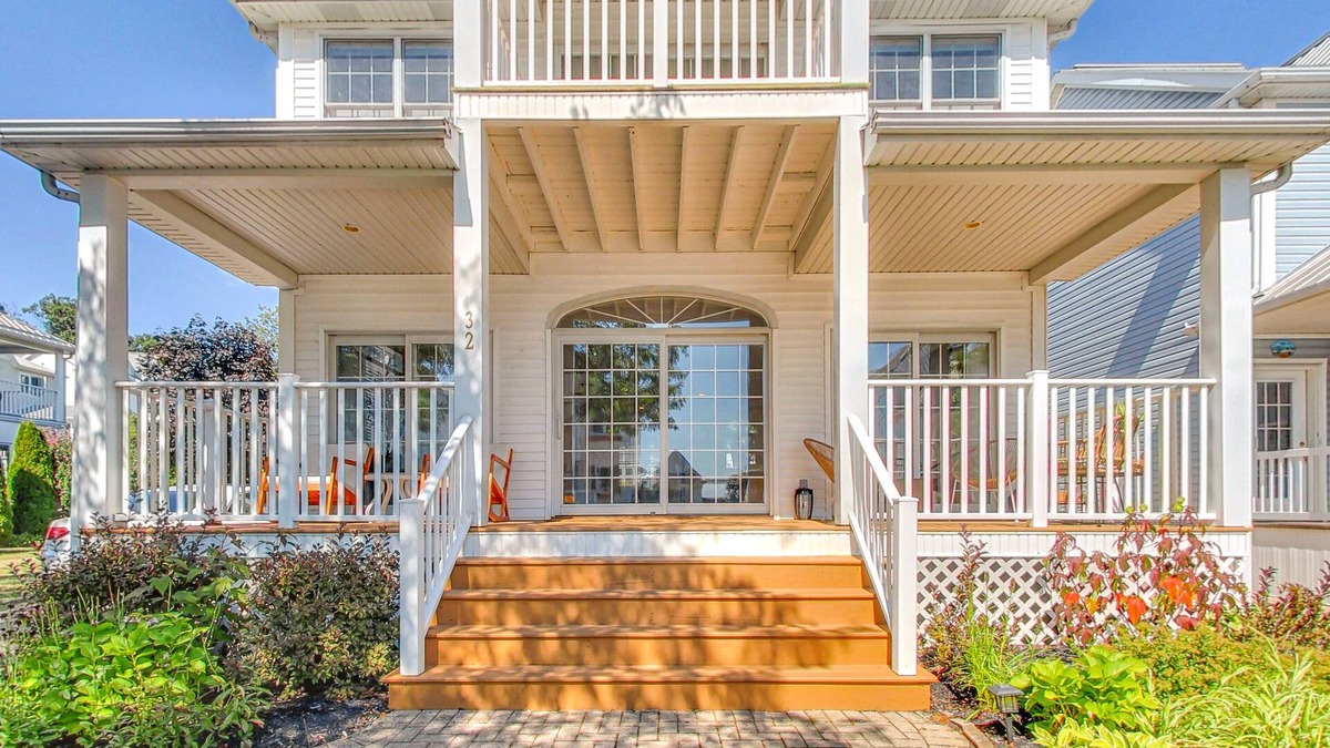 Crystal Beach House | WATERFRONT Beach House Just Steps From Private Side of Crystal Beach