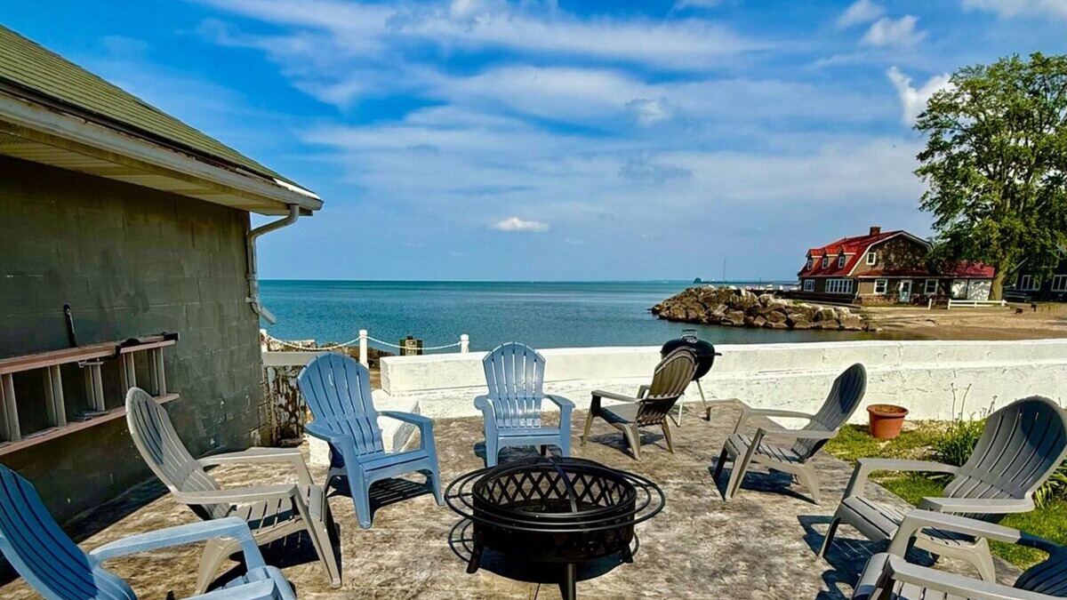 Huron House | Waterfront Beach Home-3Bdrms/2Bth-close to everything!