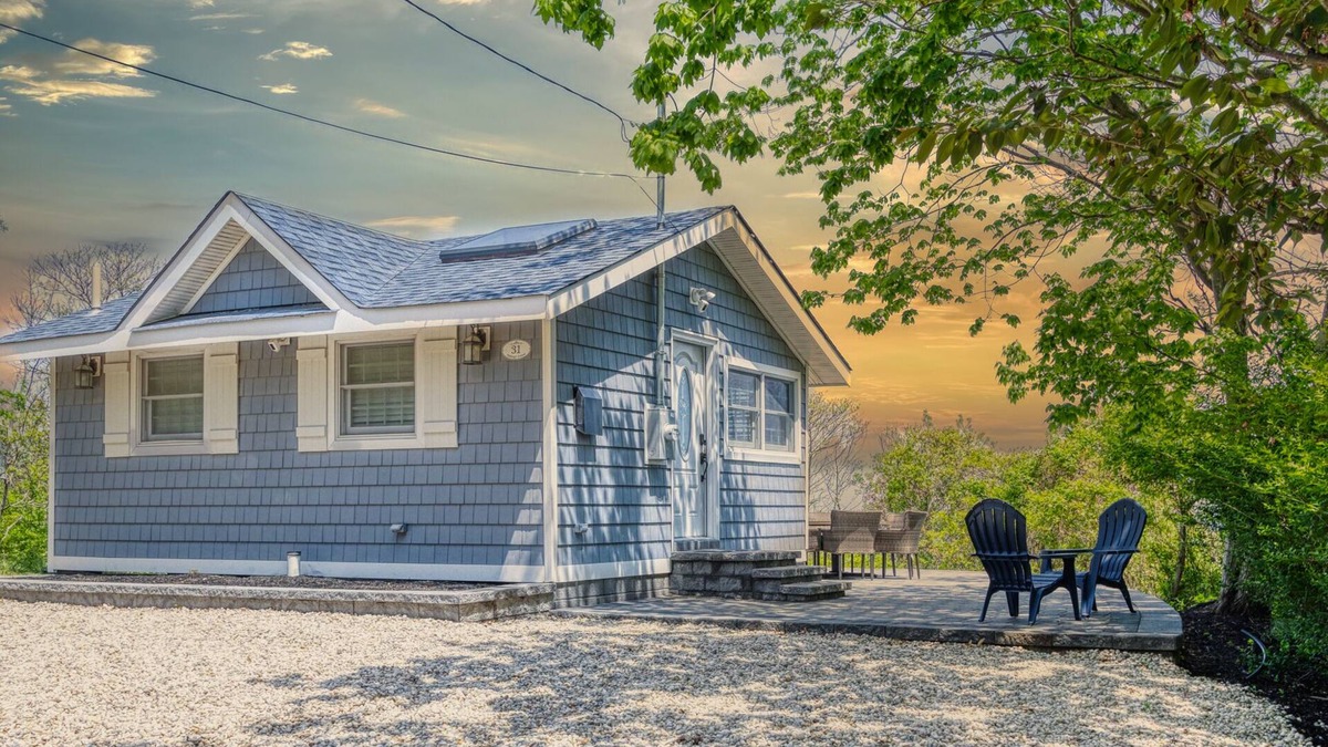 Baiting Hollow Cottage | Waterfront Beach Cottage Overlooking Long Island Sound – Baiting Hollow