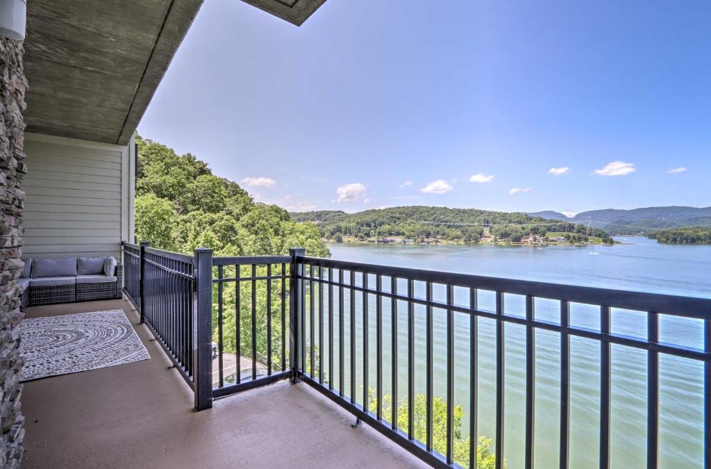 Bean Station Apartment | Waterfront Bean Station Condo with Balcony and Views!