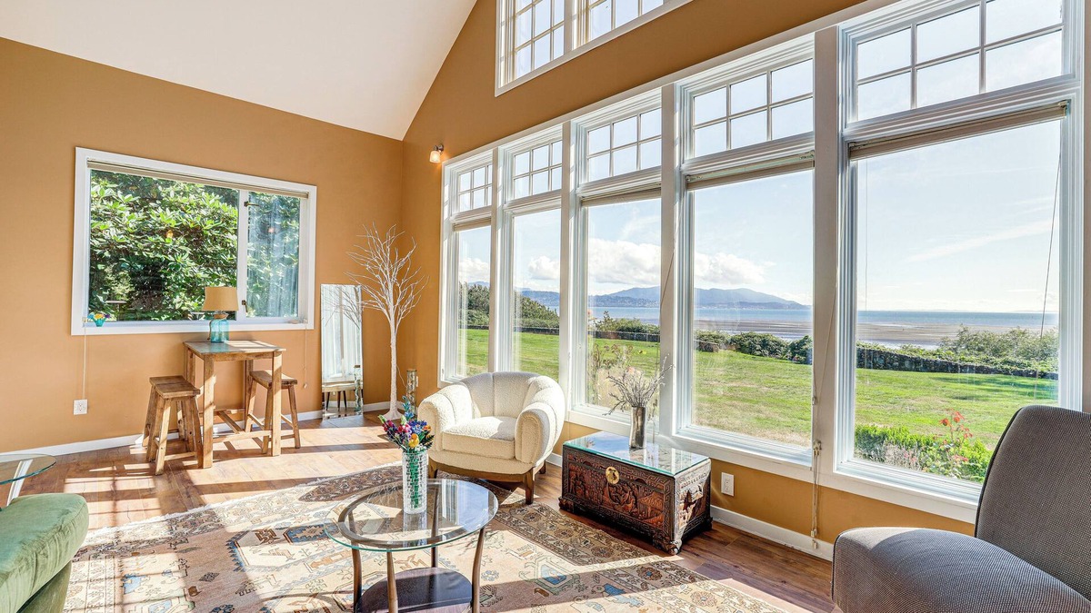 Marietta-Alderwood Cottage | Waterfront Bellingham Bliss: Steps to Beach!