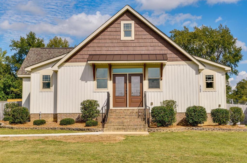 Benson House | Waterfront Benson Retreat Rescue Farm with a Lake!