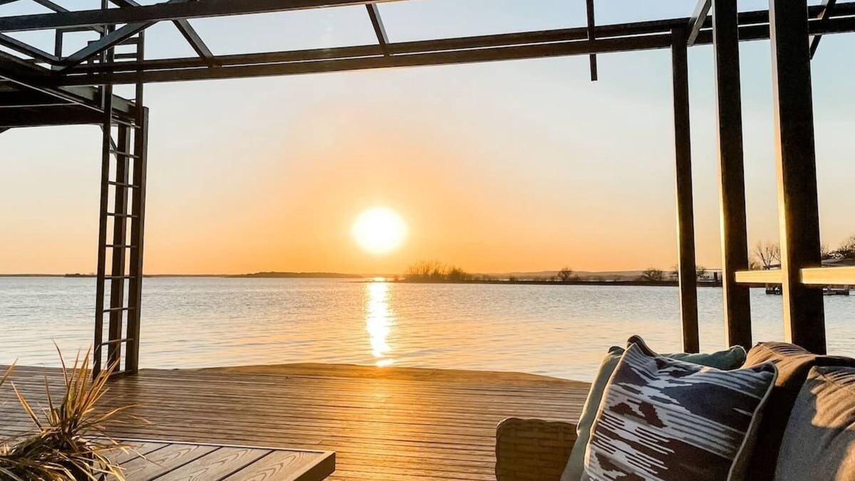 Silver Creek Village House | Waterfront-Best Views on Lake- HUGE Dock/Game Room