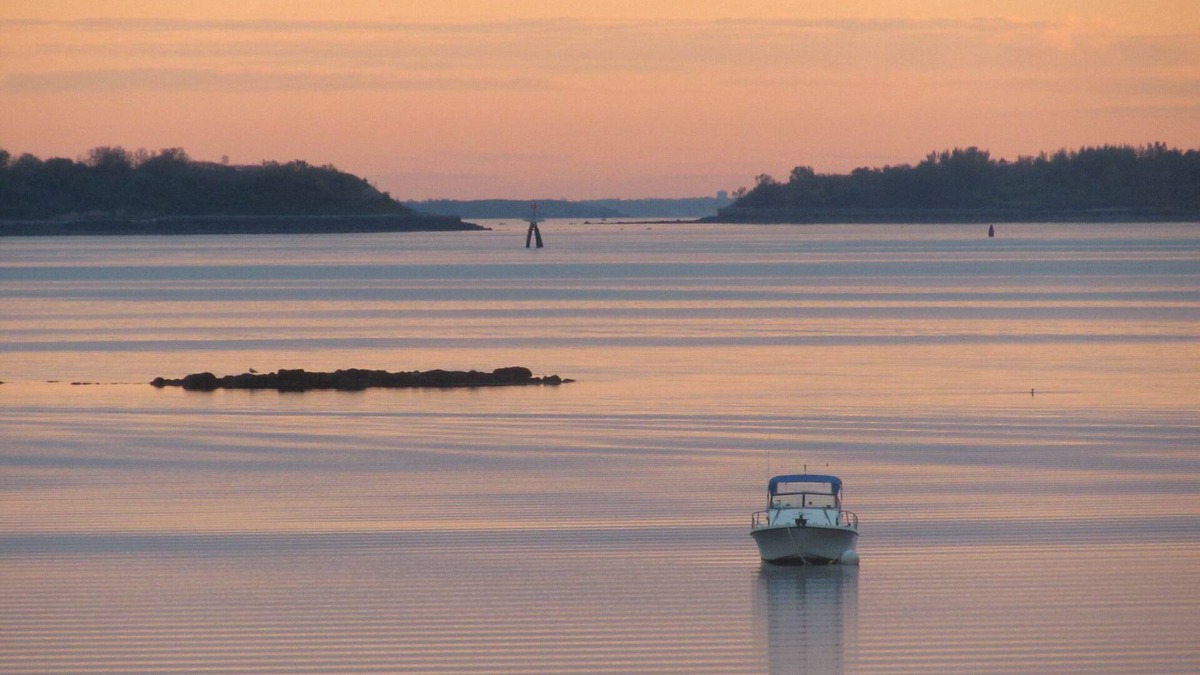 Quincy Apartment | Waterfront. Boston & island views. Kayaks onsite Weekly discount Fall dates now!