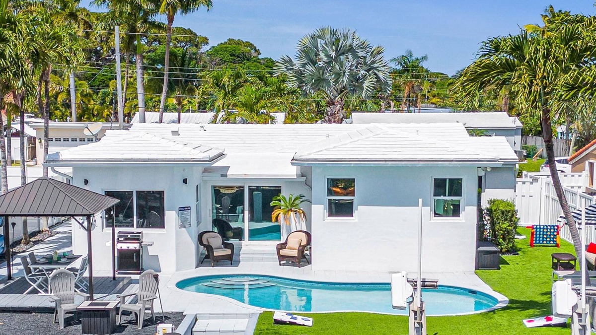 Shady Banks House | Waterfront Bungalow/Heated Pool/Pineapple Key