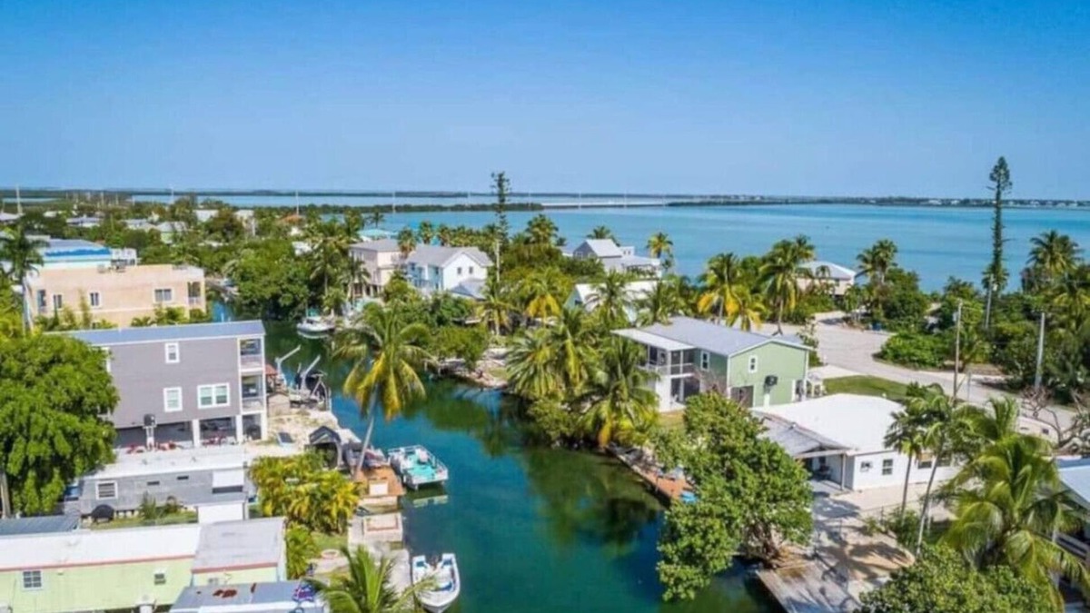Bay Point House | Waterfront Bungalow with Dockage and fire pit