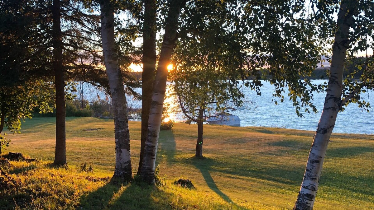 Sault Ste. Marie Cabin | Waterfront cabin on Sugar Island, minutes away from the Soo Locks.