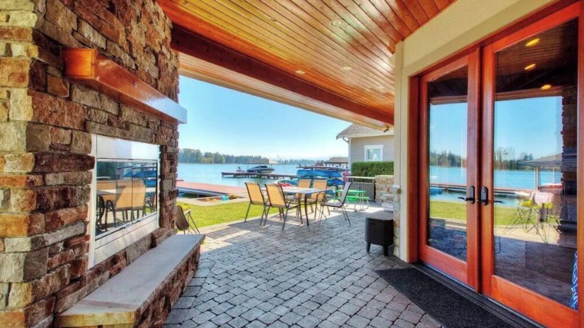 Bonney Lake Cabin | !Waterfront Cabana With Fireplace And Hot Tub!