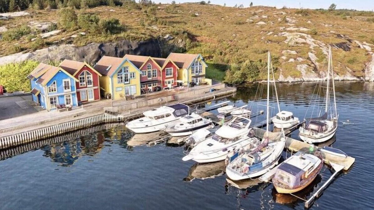Sund Cabin | Waterfront cabin, 35 min drive to Bergen and access to Norwegian fjord