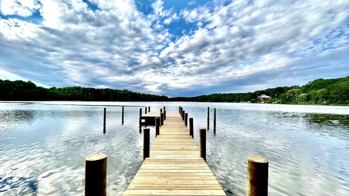 Heathsville Cabin | Waterfront Cabin! Dock, Paddle, Kayak, Outdoor Movie, Karaoke, and More!