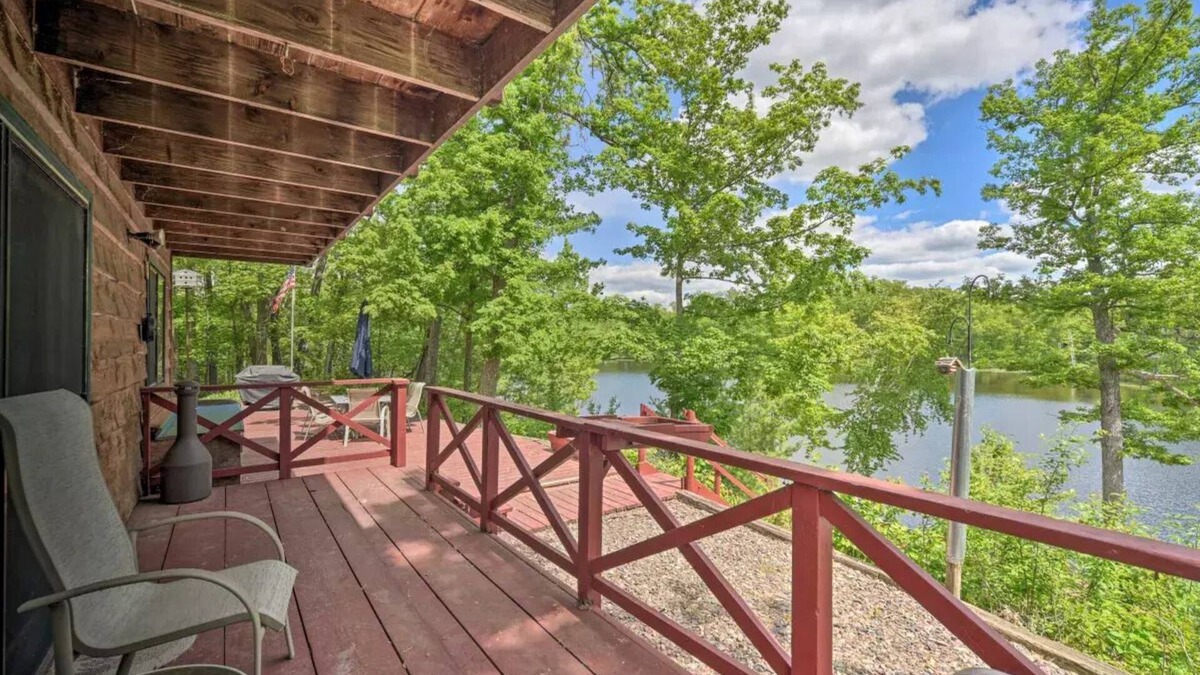 Comstock Cabin | Waterfront Cabin on Long Lake w/Dock & Kayaks!