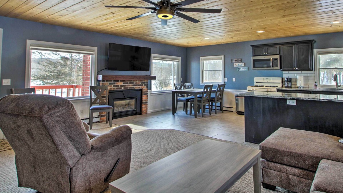 Avon Cabin | Waterfront Cabin on Upper Spunk Lake!