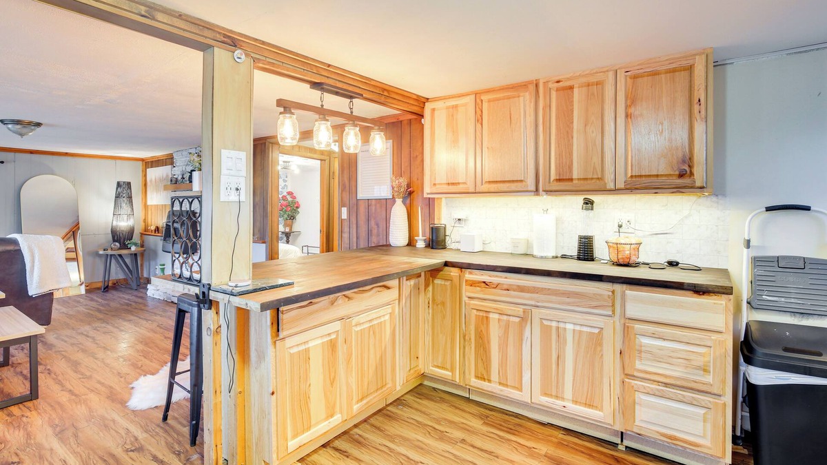 Mozier Cabin | Waterfront Cabin: Tranquil Setting in Mozier!