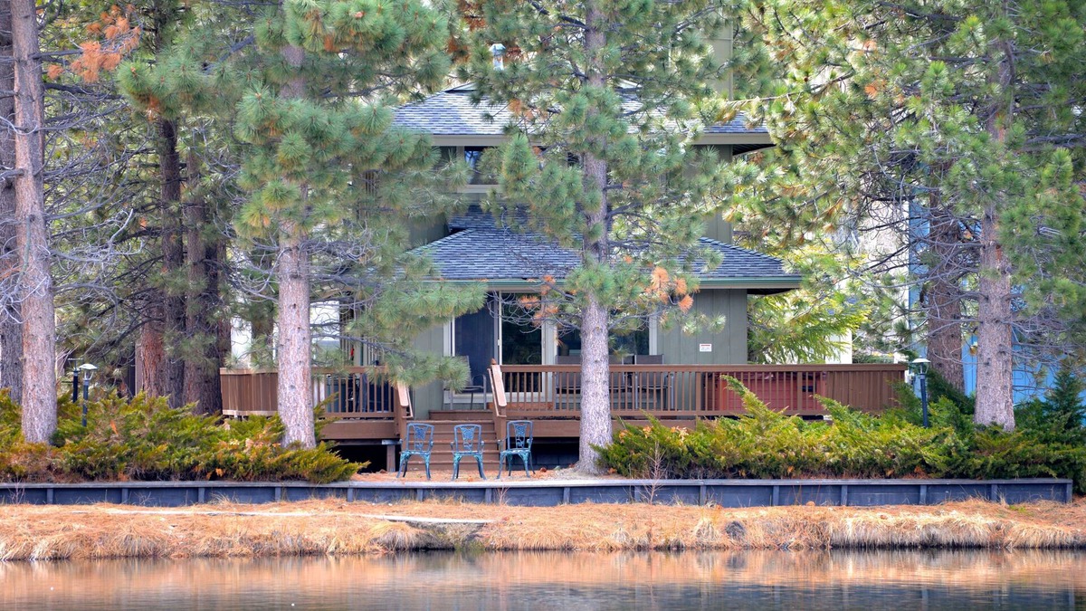 Tahoe Keys Cabin | Waterfront Cabin with Spa on Tahoe Keys Lagoon