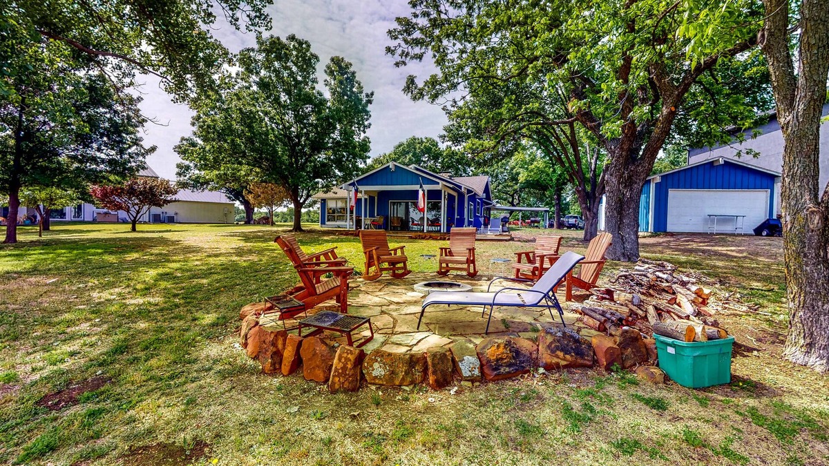 Frisco Cabin | Waterfront Cabin with Kayaks, Firepit, & Grill