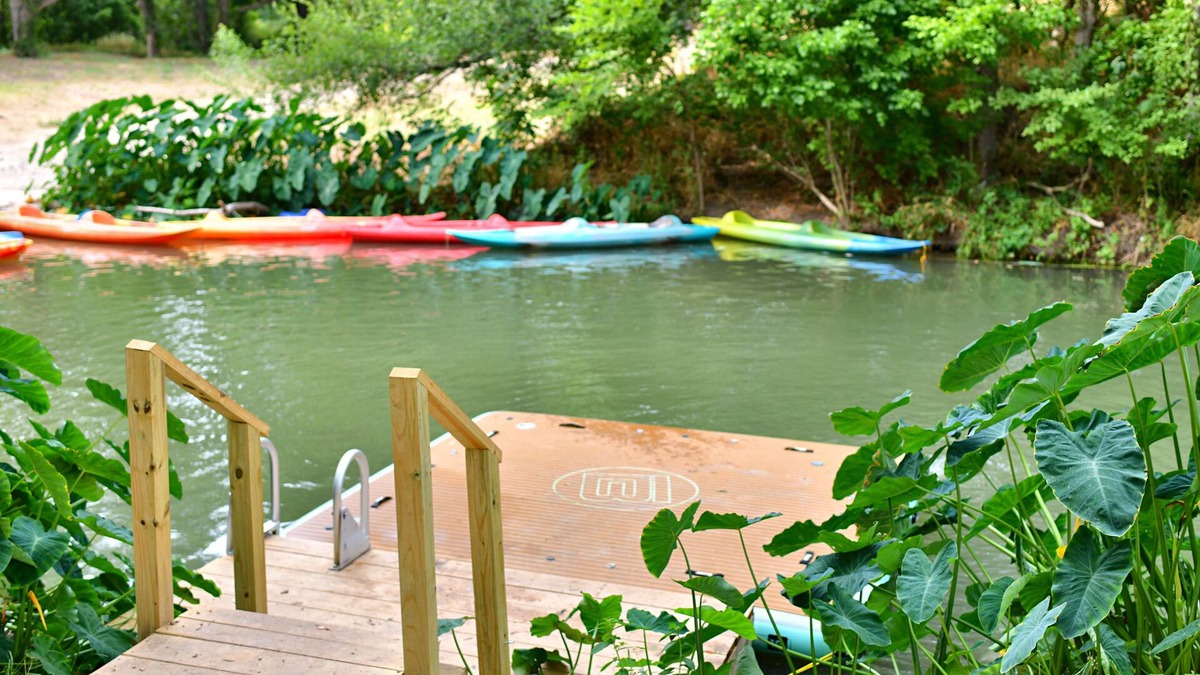 Sutherland Springs Cabin | Waterfront Cabin with Kayaking, Paddle boarding, Pool, Hot Tub & more! - RC7