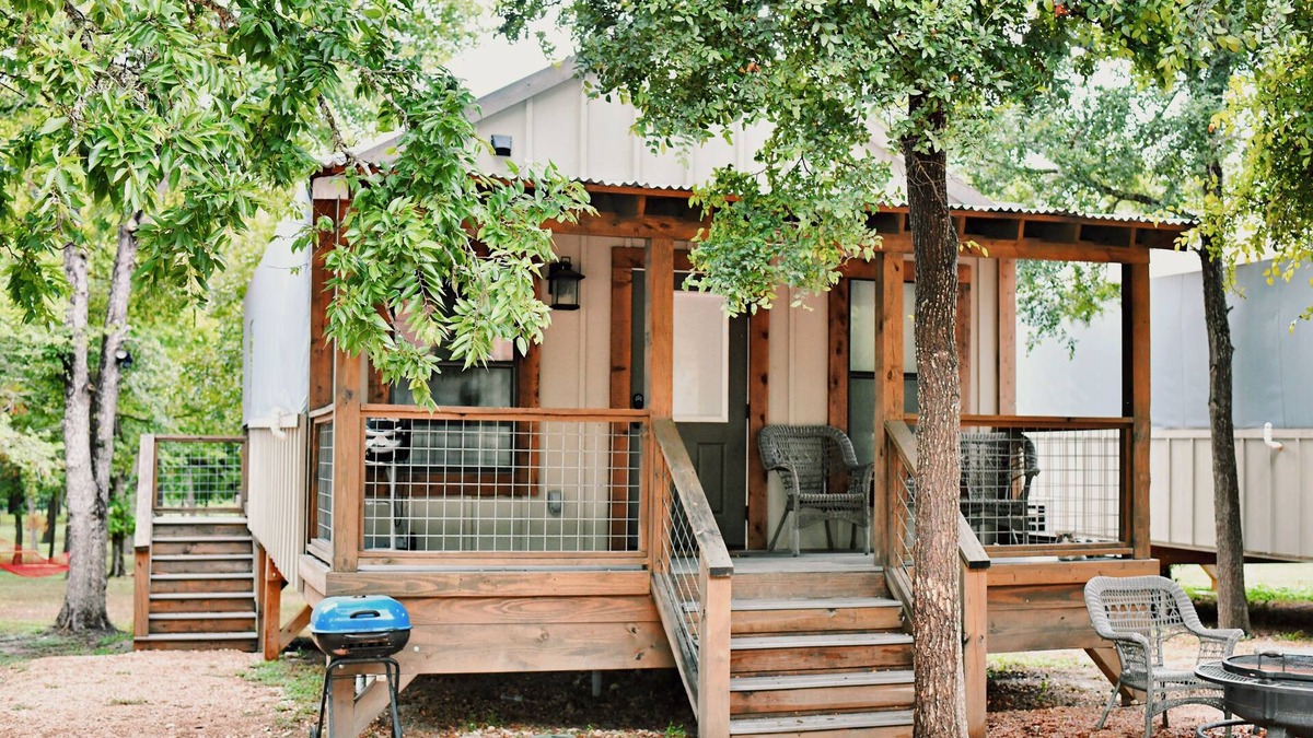 Seguin Cabin | Waterfront Cabin with Kayaking, Paddle boarding, Pool, Hot Tub & more! - SG10