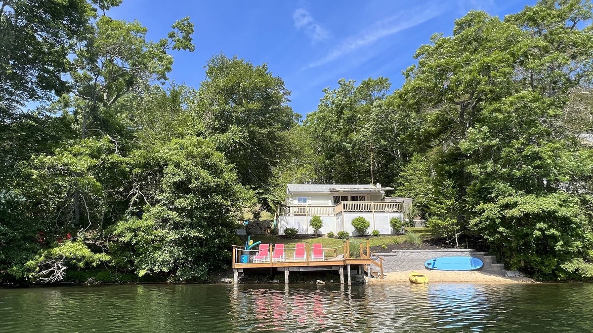 Mashpee Cottage | Waterfront Cape cottage with all the comforts of home.