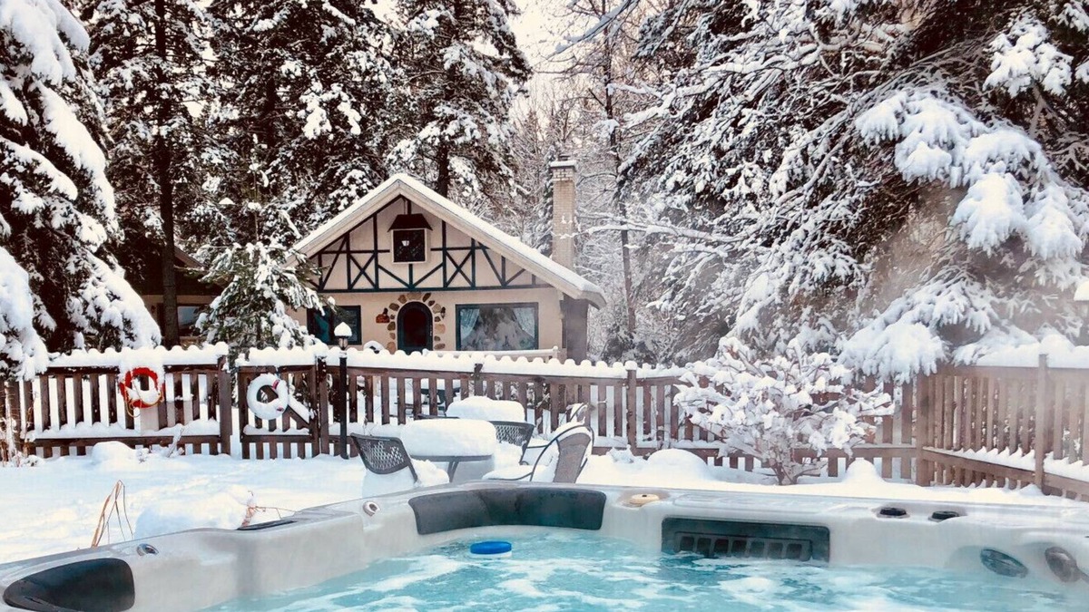 Val David Ski Chalet | Waterfront chalet - Lake La Sapiniere, Village Suisse Resort, heart of Val-David