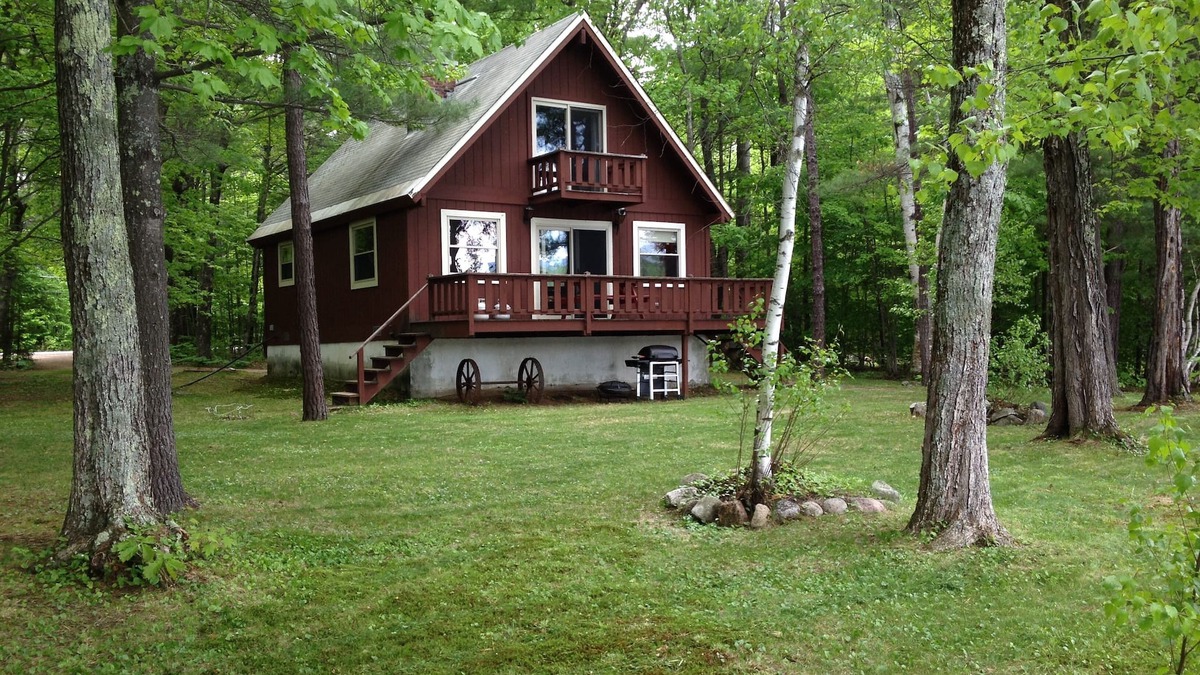 Conway Ski Chalet | Waterfront Chalet with private beach in the White Mountains of New Hampshire.
