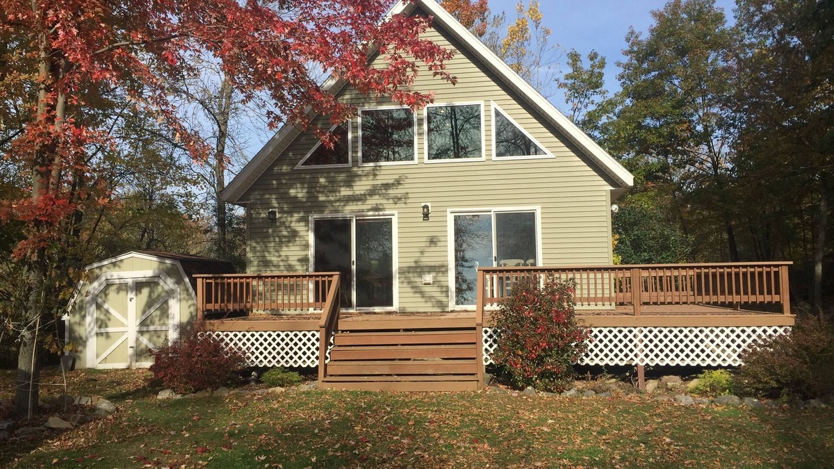 Hammond Ski Chalet | Waterfront Chalet with Gorgeous Large Yard