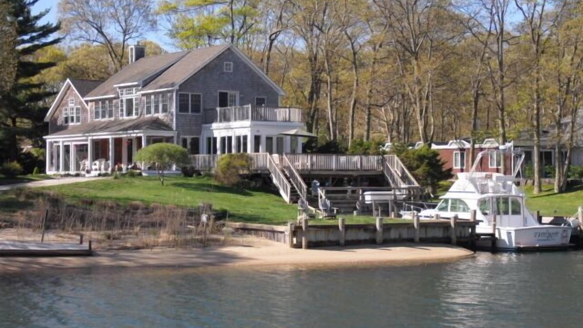 Silver Beach House | Waterfront Charmer with boat slip on idyllic Shelter Island for summer rental