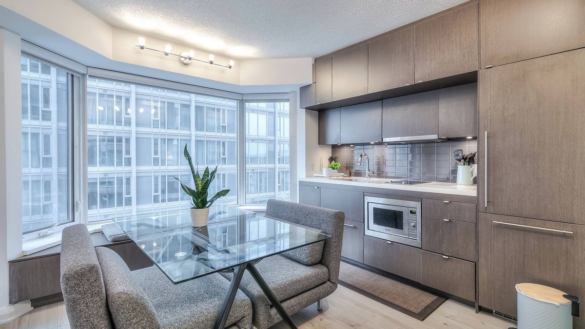 Deer Park Apartment | Waterfront Clair Avenue Suites