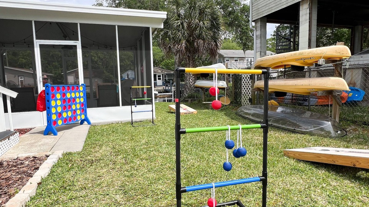 Weeki Wachee Gardens House | Waterfront-ClearKayaks-FishingPoles-ScreenBBQ-SUPs