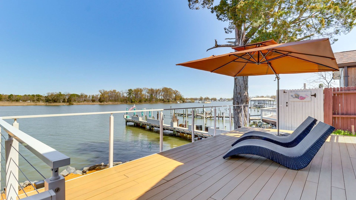 Colonial Beach Apartment | Waterfront Colonial Beach Studio w/Boat Dock!