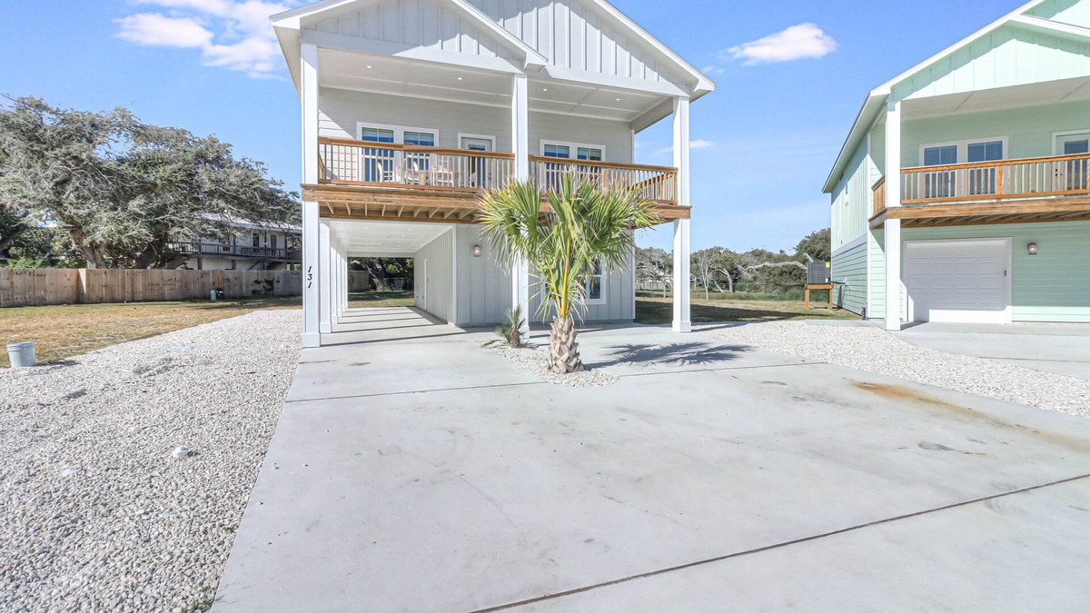 Fulton House | Waterfront,Community Pool, Walk to Bars, Restaurants and Pier