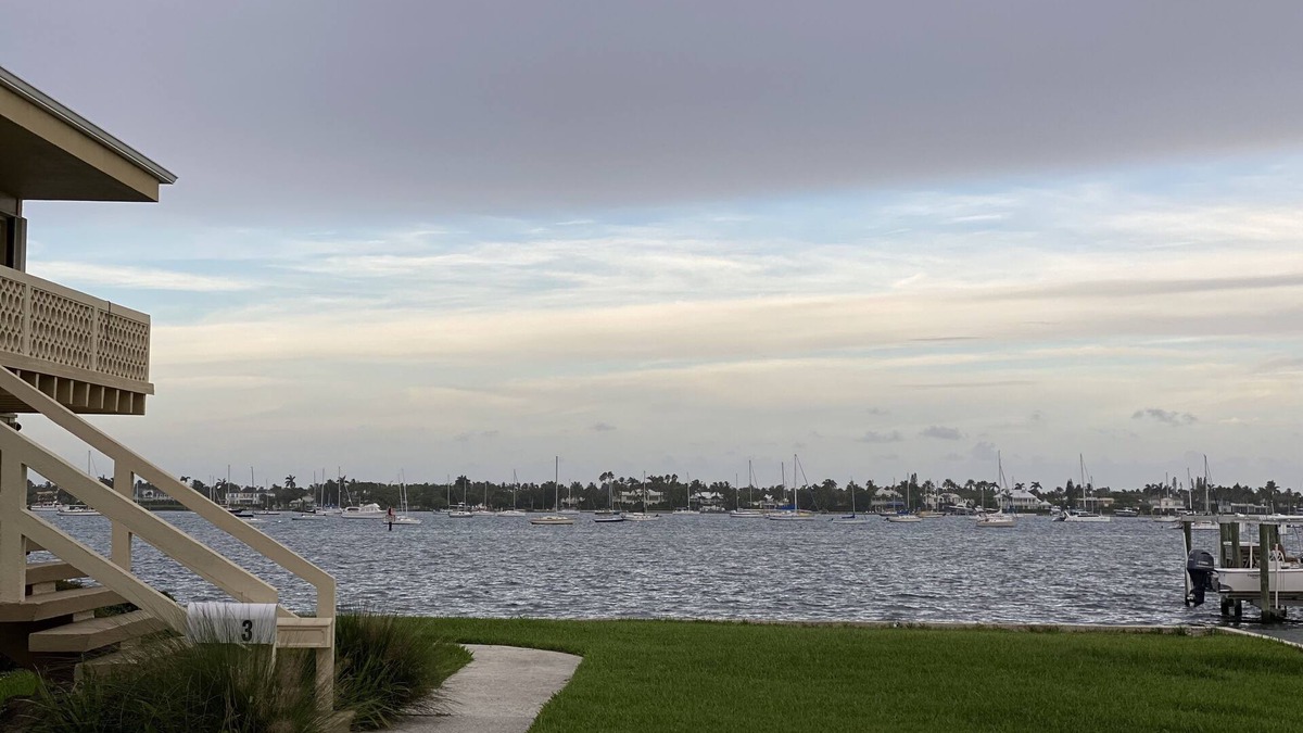 Pinewood Park Condo | Waterfront condo overlooking Palm Beach