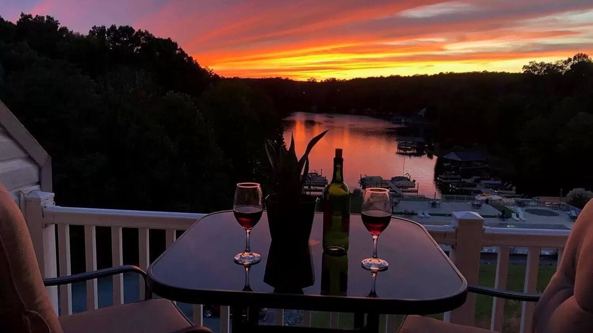 North Shore Condo | Waterfront Condo at Stripers Landing, Smith Mountain Lake, Virginia