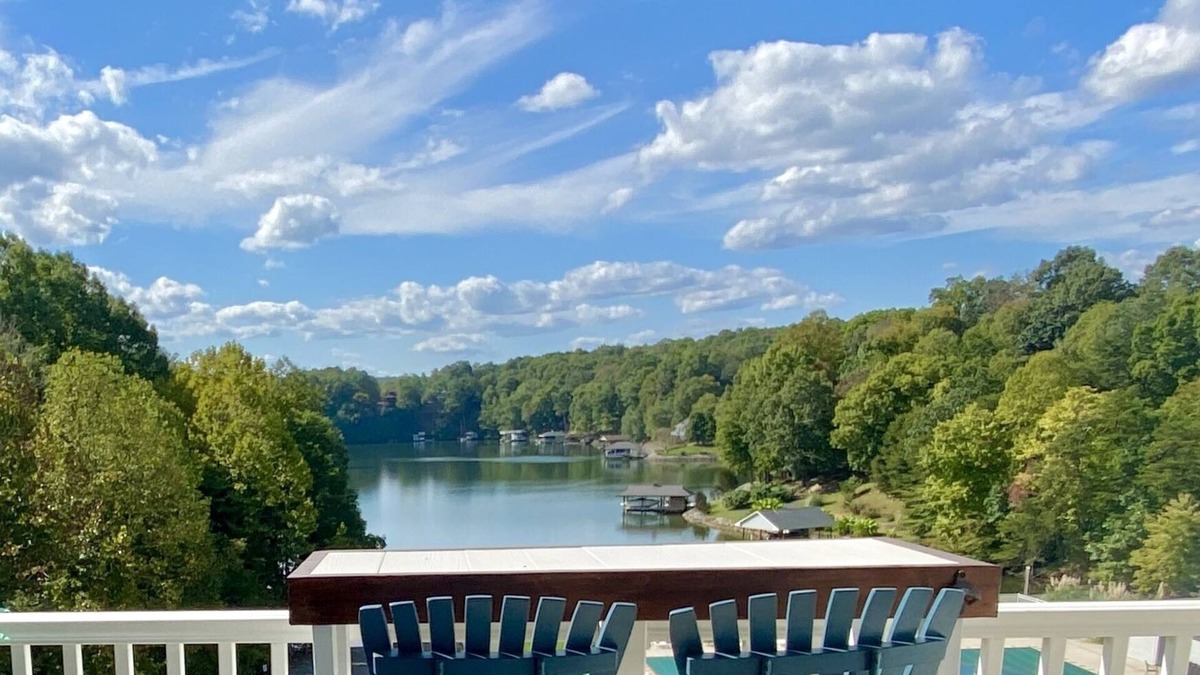 North Shore Condo | Waterfront Condo!