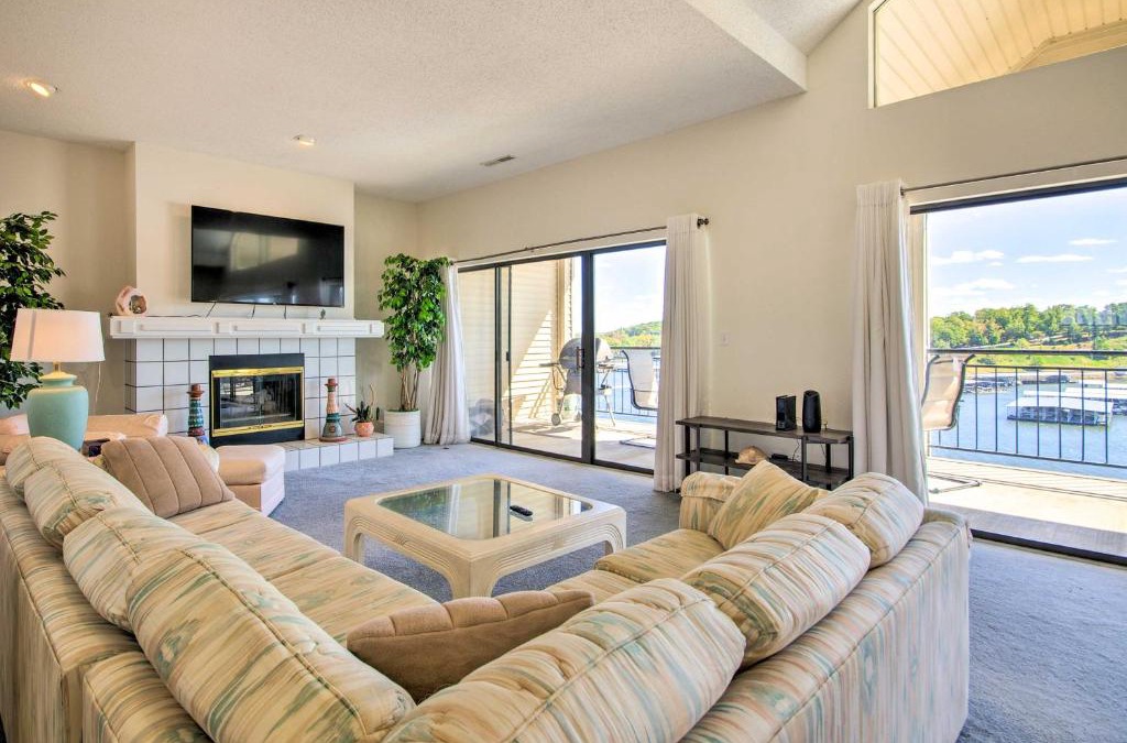 Lake Ozark Apartment | Waterfront Condo with Resort Perks in Lake Ozark!