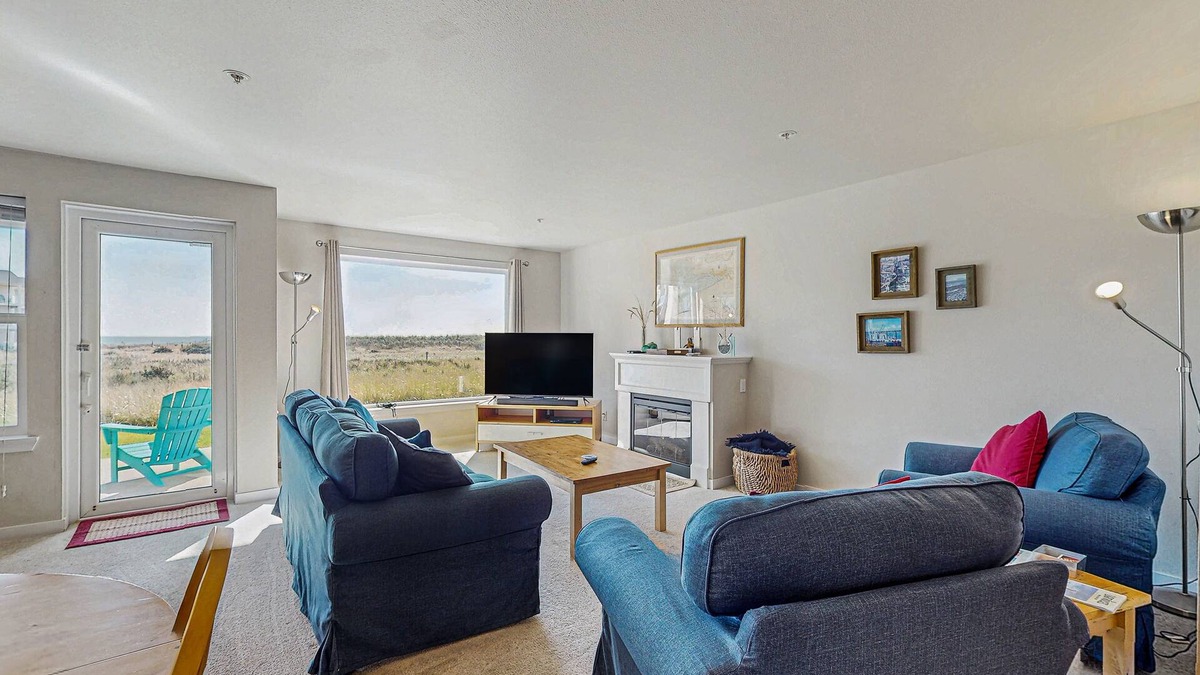 Westport Condo | Waterfront condo with ocean views & free WiFi - close to the beach