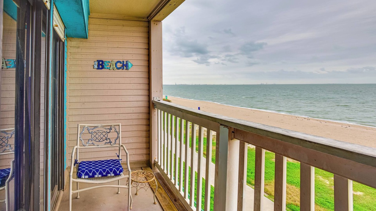 North Beach Condo | Waterfront Corpus Christi Escape w/Pool Access!