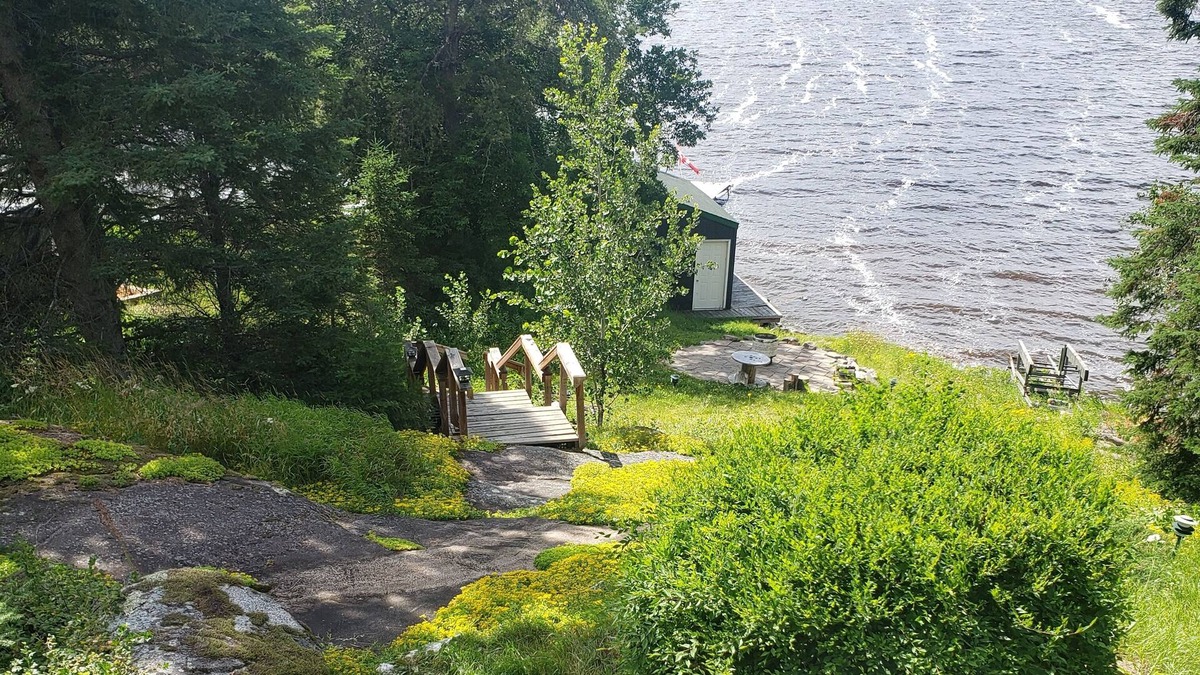Lac du Bonnet Cottage | Waterfront Cottage