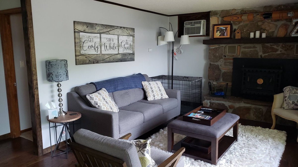 Gravois Mills Cottage | Waterfront Cottage! Dogs welcome! Have Fun, Relax and enjoy the lake! MM8