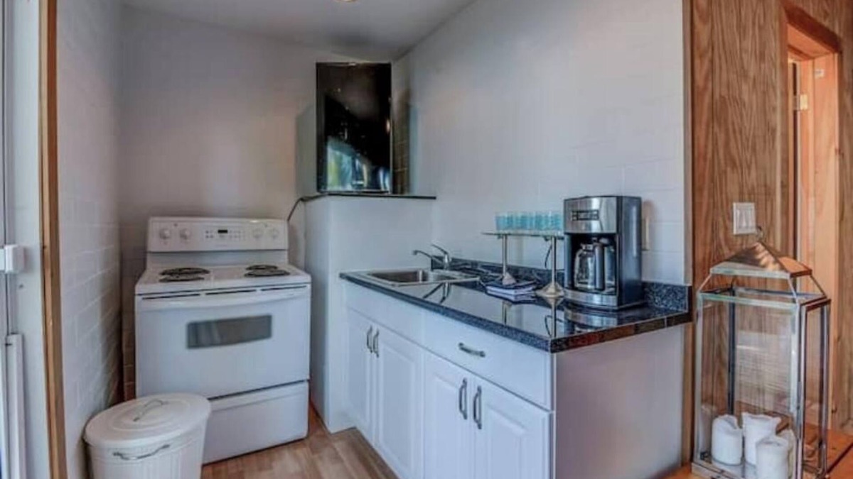 Innisfil Cottage | Waterfront Cottage | 1hr from Toronto