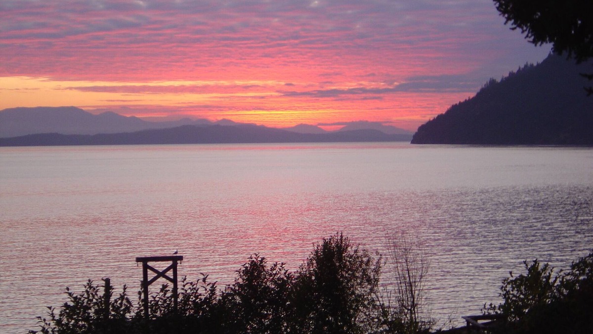 Mayne Island Cottage | Waterfront cottage close to ferry