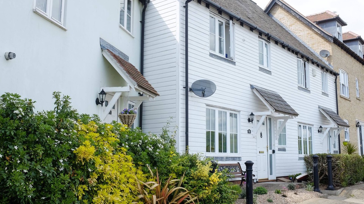 Rowhedge Cottage | Waterfront Cottage in the lovely village of Rowhedge, near Mersea Island